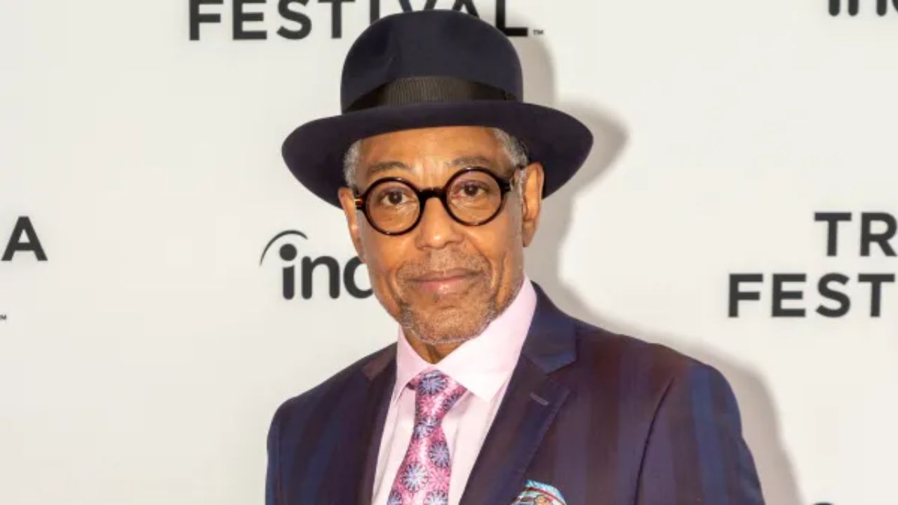 Giancarlo Esposito has not admitted to having any cosmetic procedures. houseandwhips.com