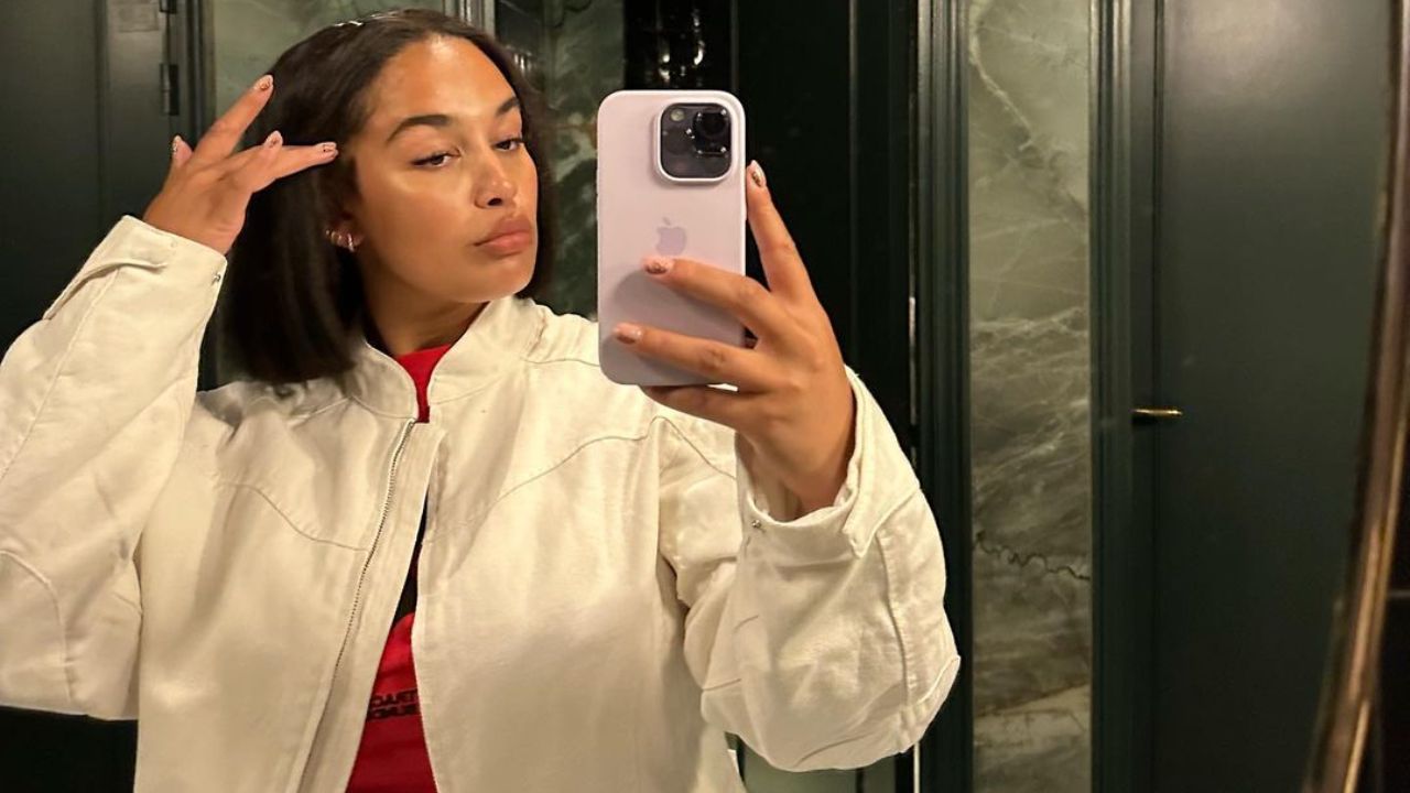 Jorja Smith's fans have been defending her from Body shaming comments. houseandwhips.com