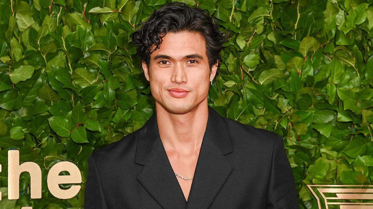 Charles Melton had a weight gain of 40 pounds for May December. houseandwhips.com