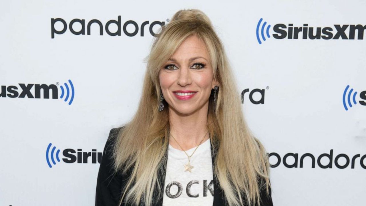 Debbie Gibson is believed to have had plastic surgery to look young.
houseandwhips.com