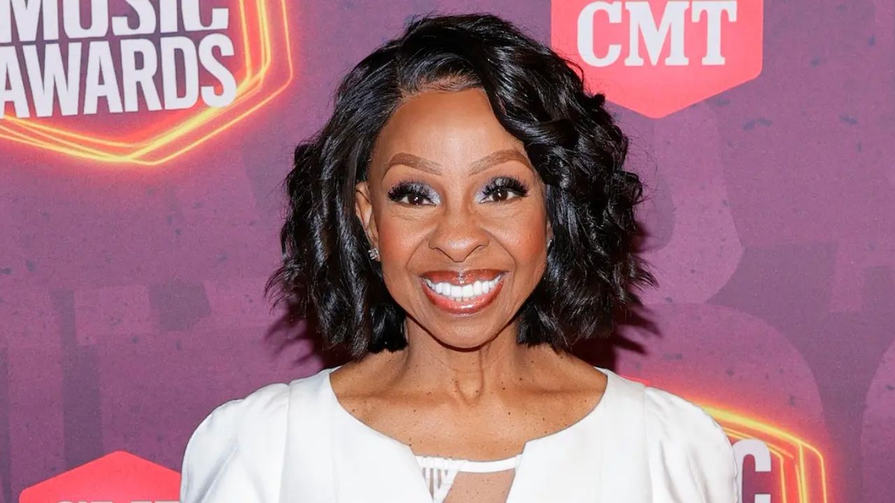 Gladys Knight looks young now because she got plastic surgery. houseandwhips.com