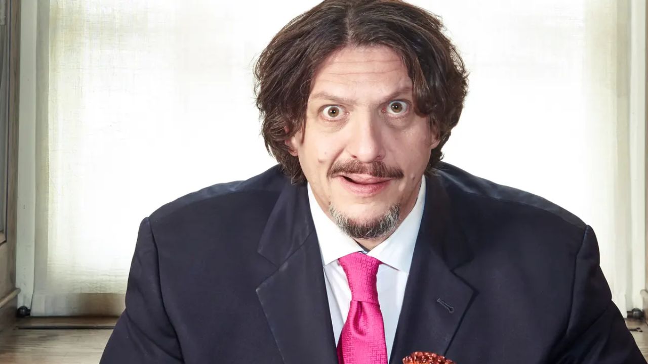 Jay Rayner has not had a very noticeable weight gain. houseandwhips.com