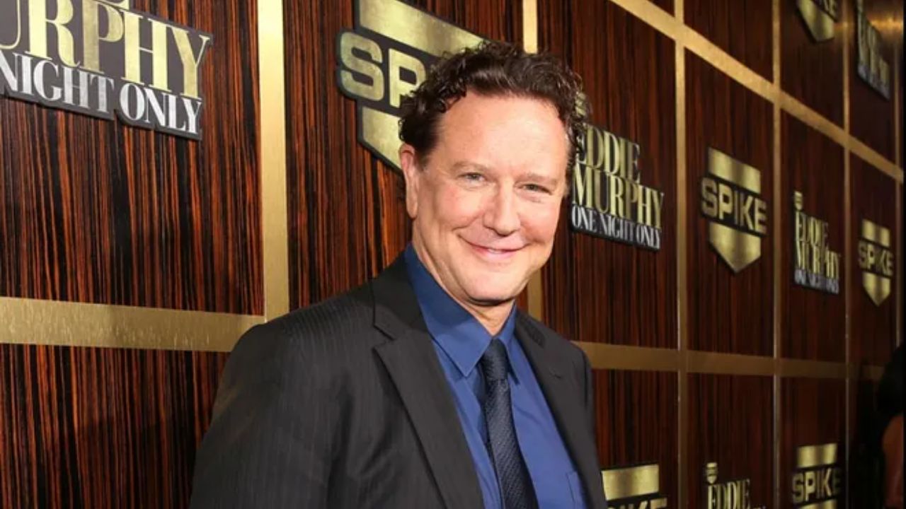 Judge Reinhold has had too much plastic surgery and it does not look good. houseandwhips.com