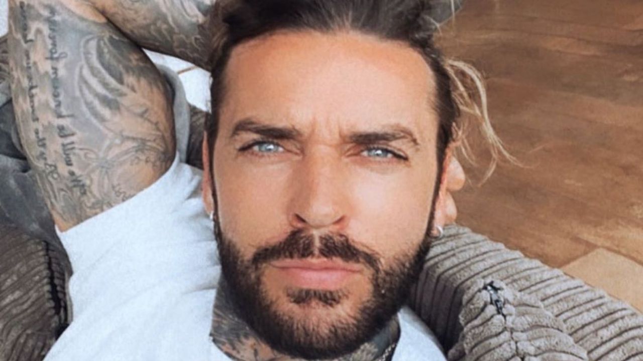 Pete Wicks was once also accused of having an eye transplant. houseandwhips.com