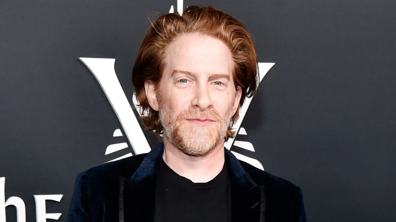 Seth Green might have gotten insecure because of his nose. houseandwhips.com