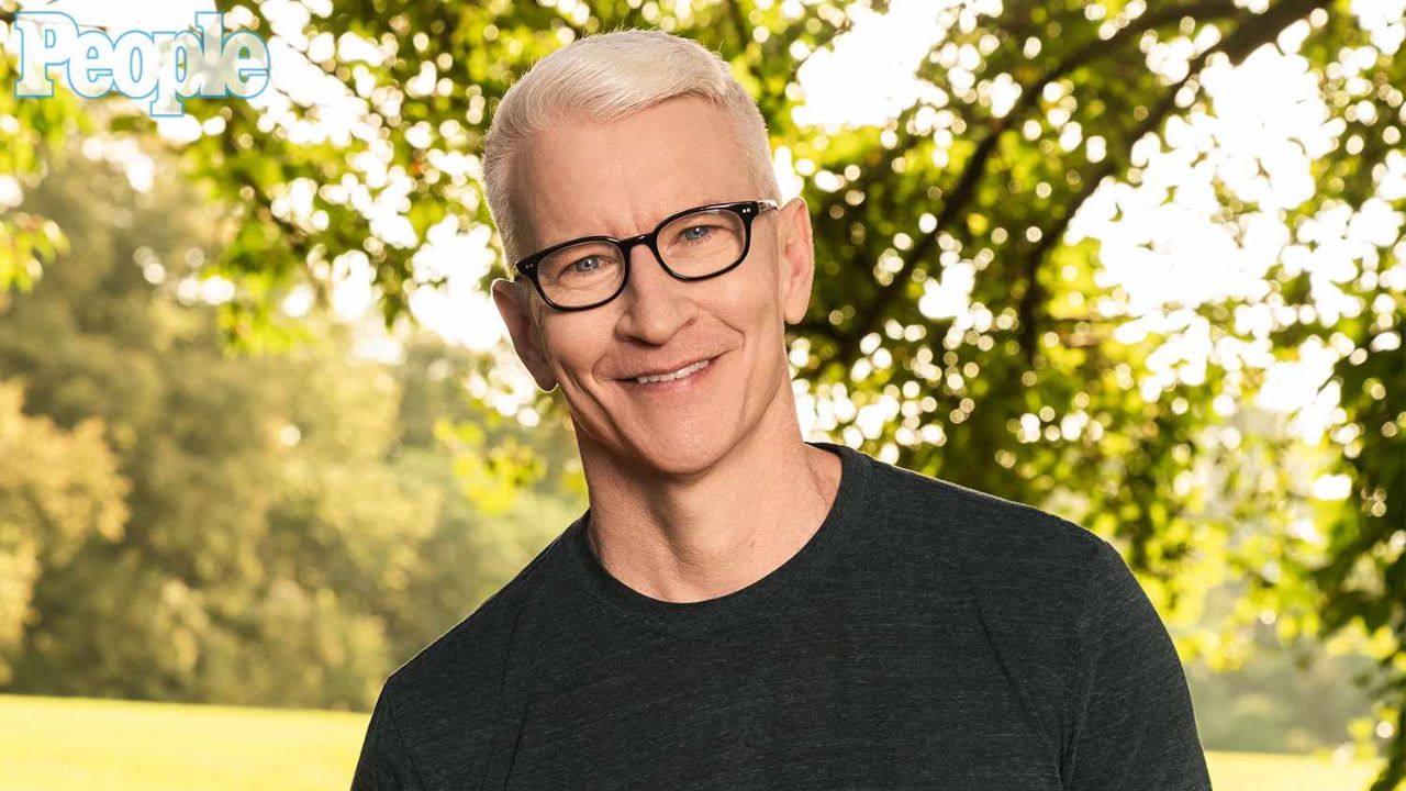 Anderson Cooper is believed to have had plastic surgery to look young. houseandwhips.com