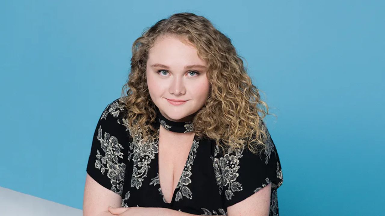 Danielle Macdonald supposedly underwent a weight loss of 30 pounds. houseandwhips.com