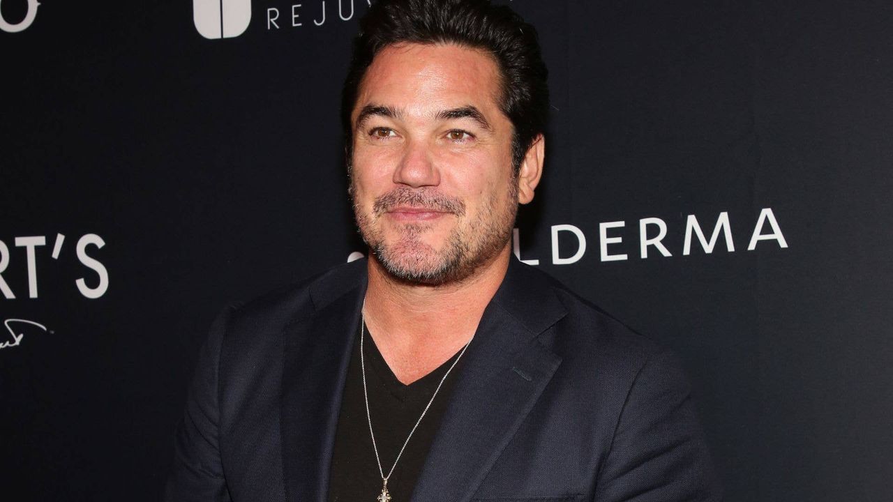 Dean Cain lost 35 pounds after he did hormone replacement therapy.
houseandwhips.com