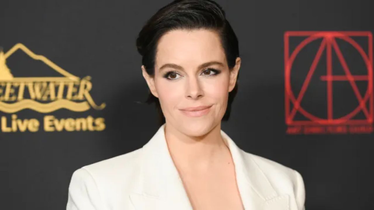 Emily Hampshire has obviously gotten too much plastic surgery (Botox). houseandwhips.com