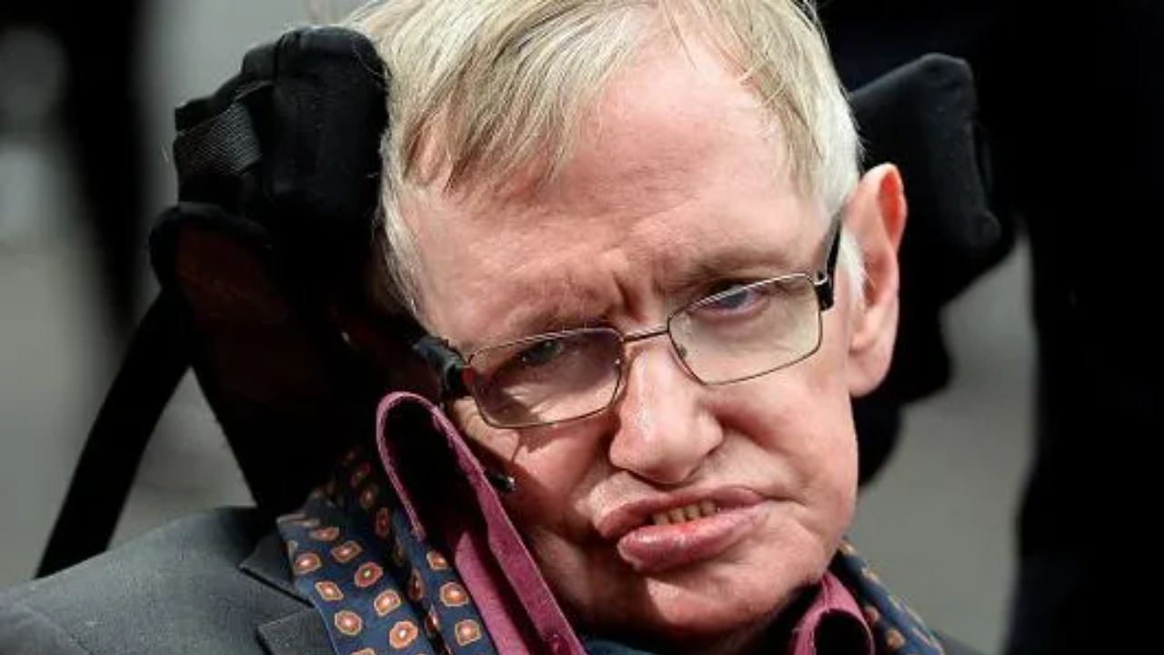 Stephen Hawking's dental condition was likely affected by ALS. houseandwhips.com