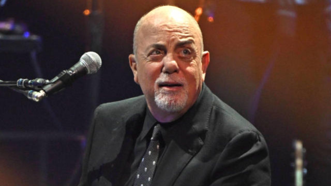 Billy Joel does not appear to have undergone plastic surgery. houseandwhips.com