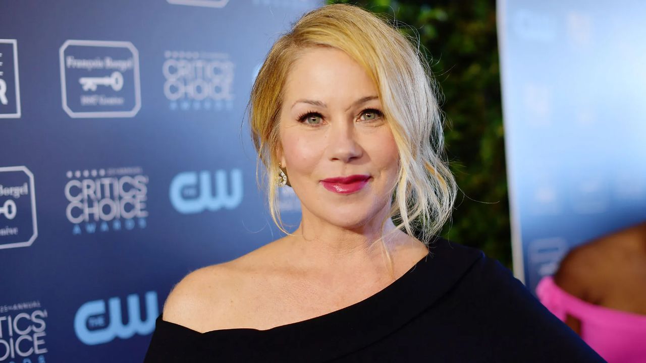 Christina Applegate seems to have had Botox and fillers in the past.
houseandwhips.com