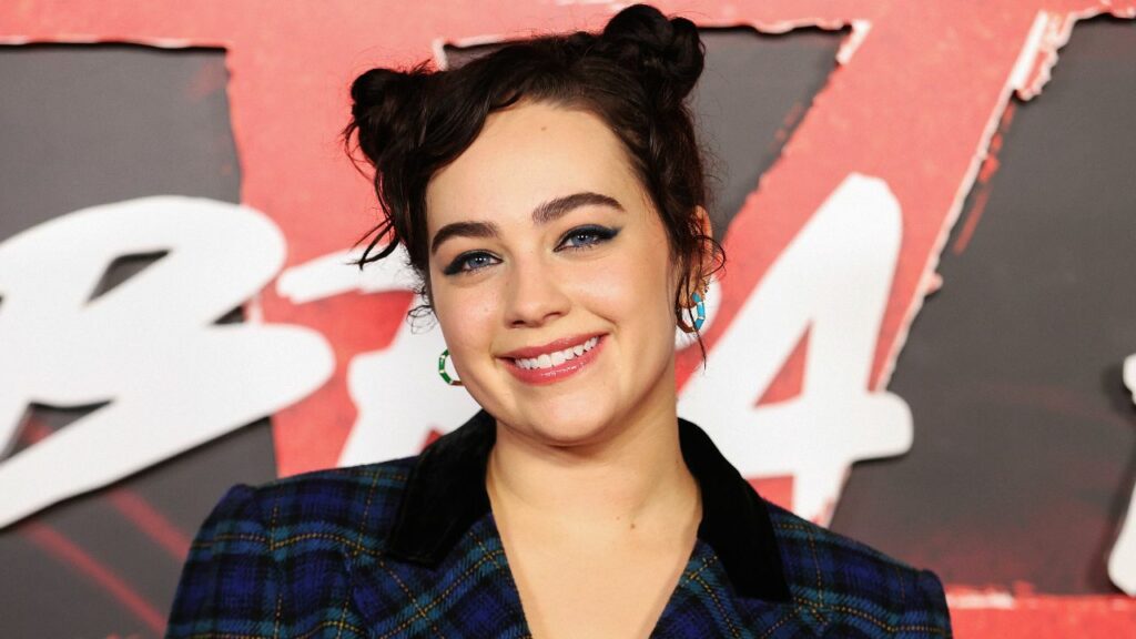 Mary Mouser might have had weight gain because she has Type 1 diabetes. houseandwhips.com
