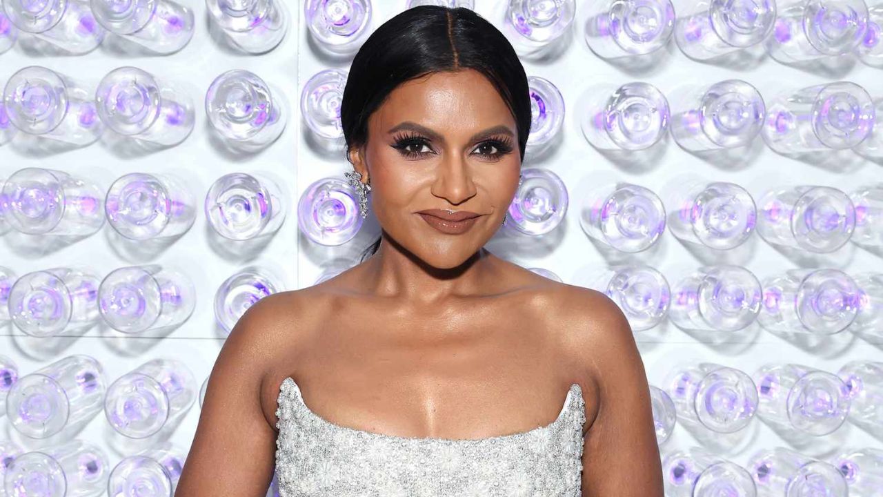 Mindy Kaling appears to have slimmed down her nose but in certain pictures only. houseandwhips.com