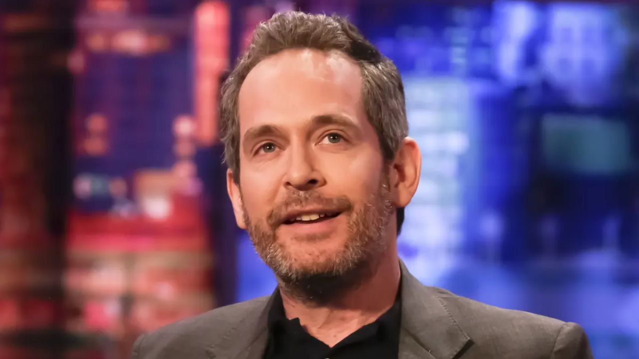 Tom Hollander put on two stones for his role in A Poet in New York.
houseandwhips.com