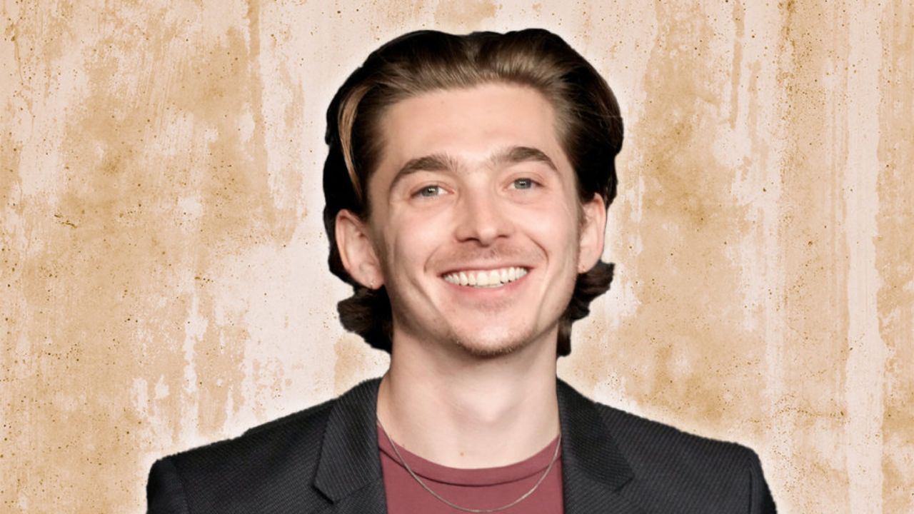Austin Abrams' Girlfriend 2022: Who is The Do Revenge Star Dating Currently?