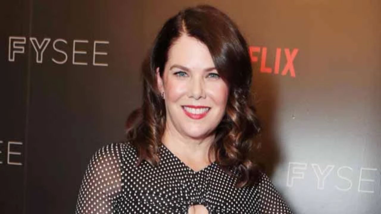 Lauren Graham is believed to have had plastic surgery such as Botox, a nose job, and a facelift. houseandwhips.com 