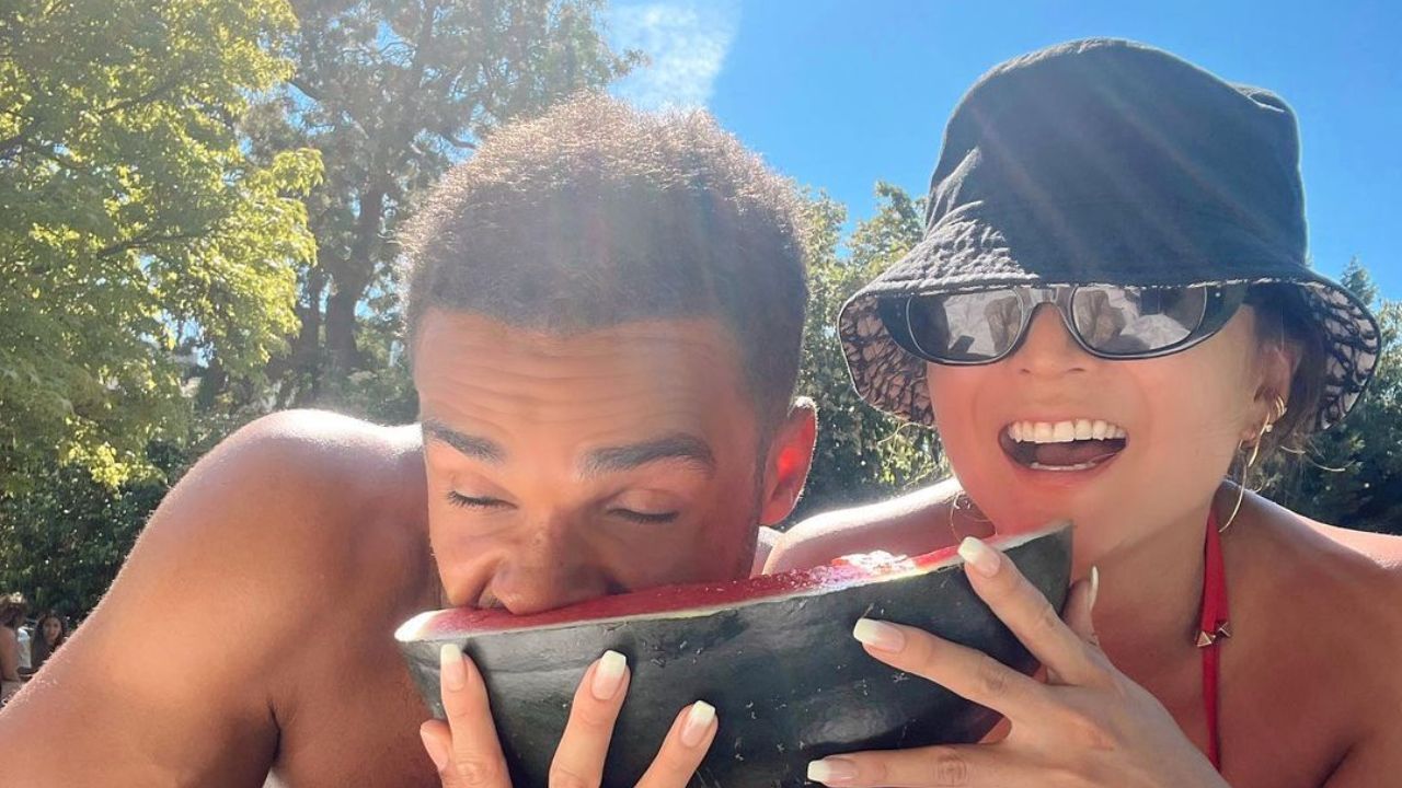 Ashley Park’s Boyfriend in 2023: Does She Have a Husband? houseandwhips.com