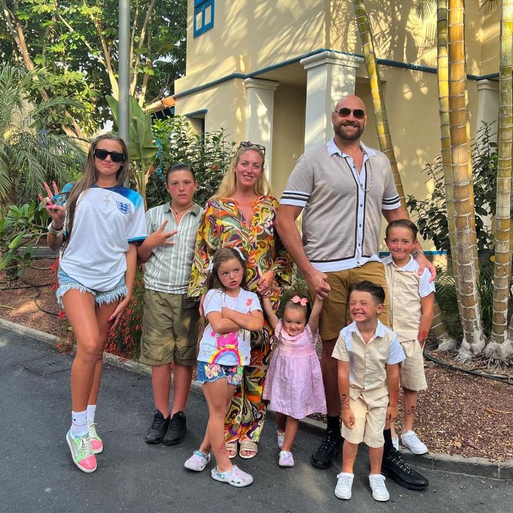 Paris Fury with her husband and kids. houseandwhips.com