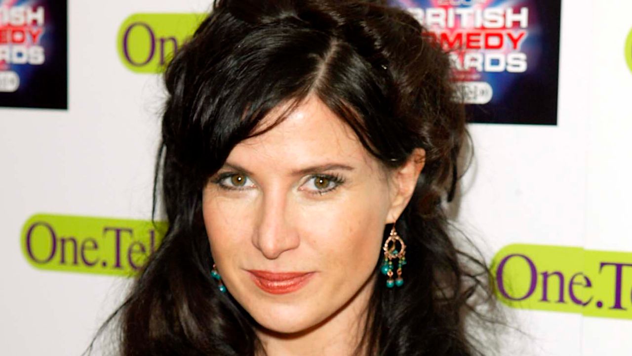 Ronni Ancona is believed to have had plastic surgery. houseandwhips.com