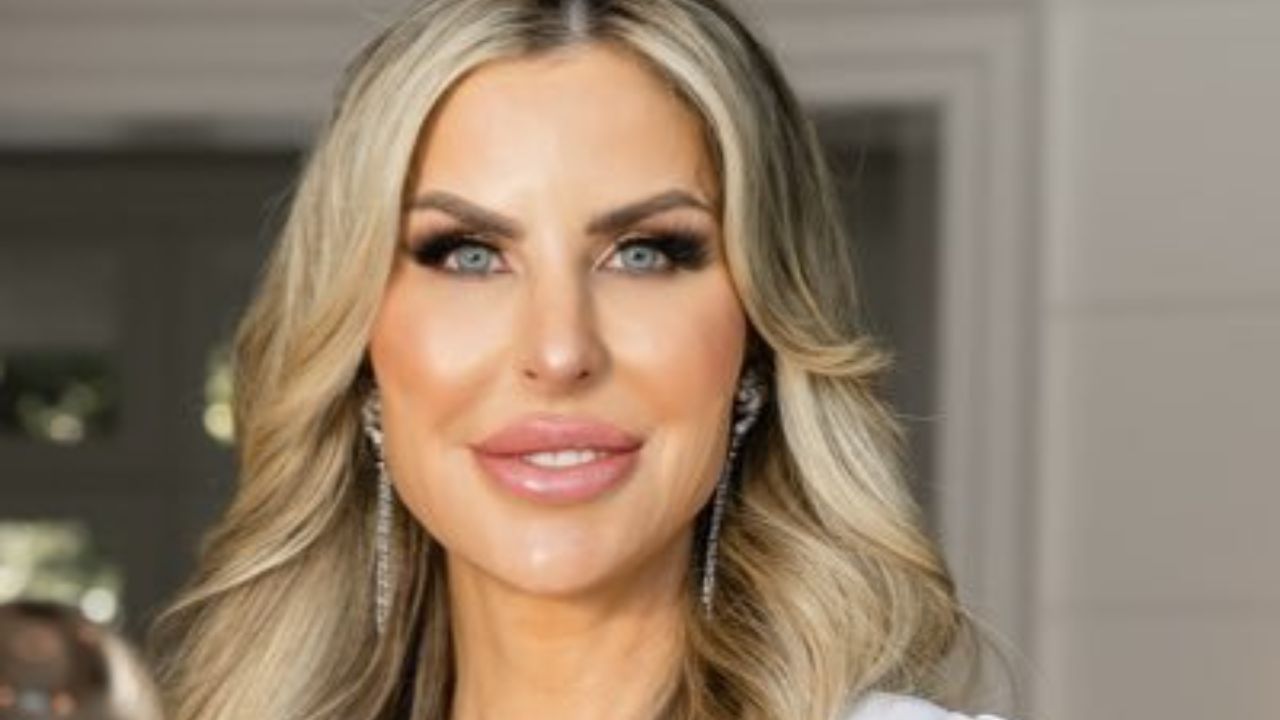 Amy Baier has most likely had plastic surgery and too much of it.
houseandwhips.com