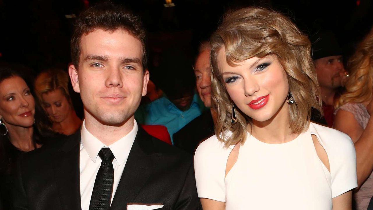 Austin Swift has gotten fat and fans want to know what happened to him. houseandwhips.com