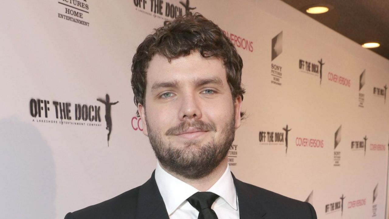 Austin Swift has undergone weight gain and fans want to know how he got fat. houseandwhips.com