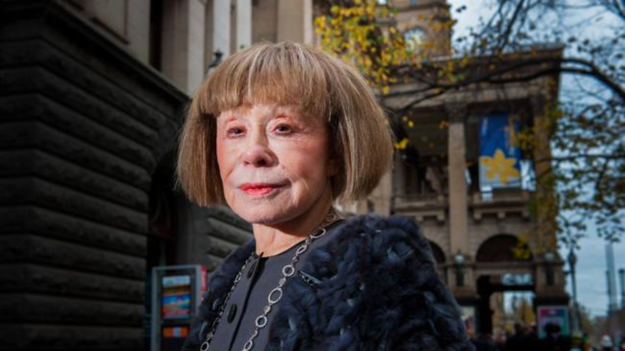 Jeanne Pratt has clearly had too much plastic surgery. houseandwhips.com