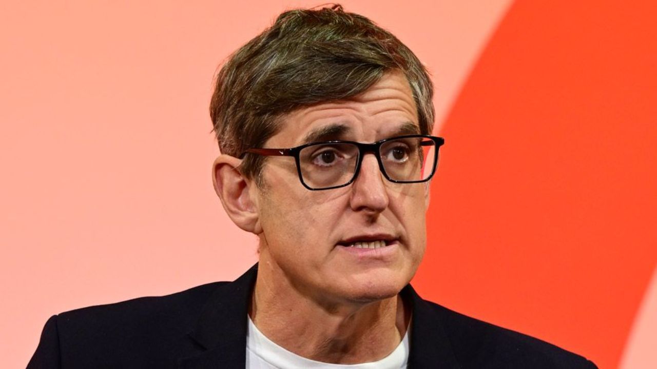 Louis Theroux underwent liposuction after he was advised to get rid of love handles. houseandwhips.com
