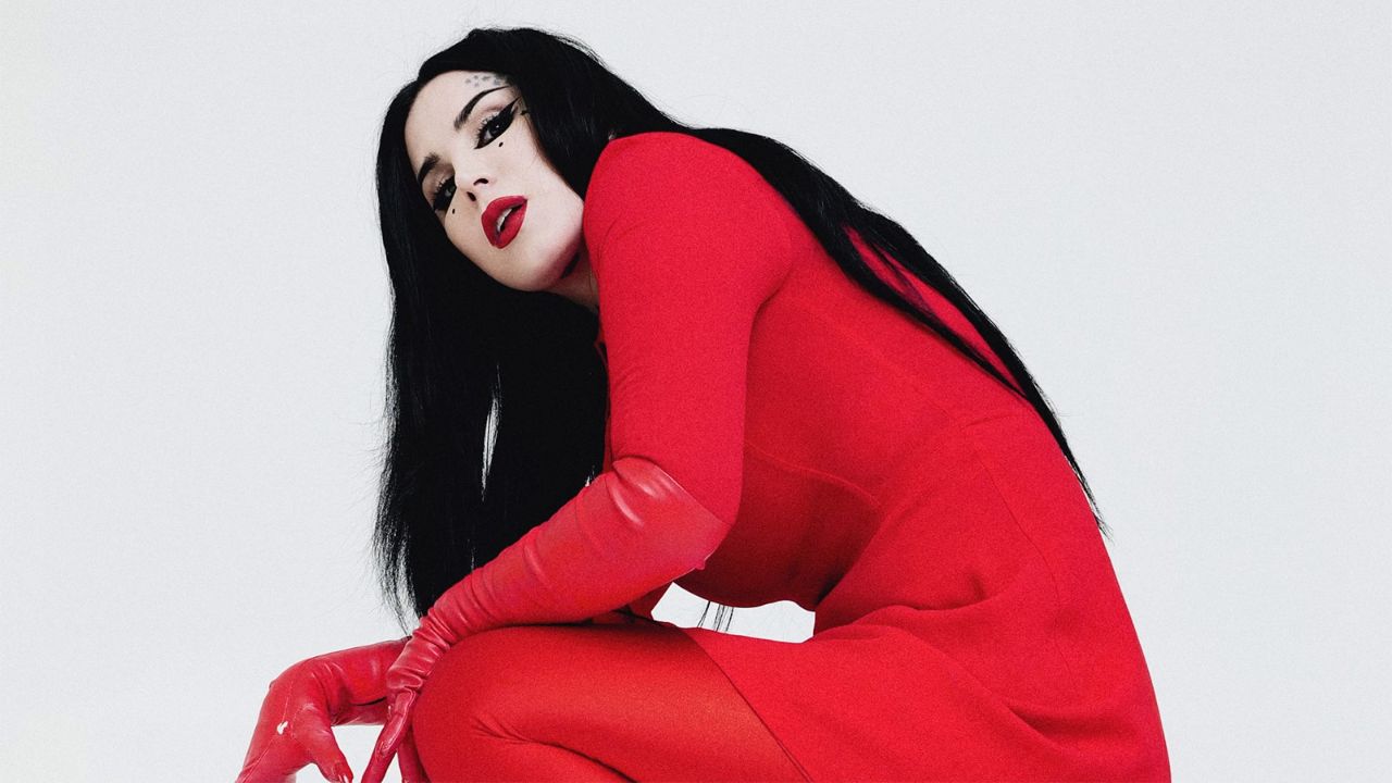 Kat Von D tries to hide her BBL because it looks bad. houseandwhips.com
