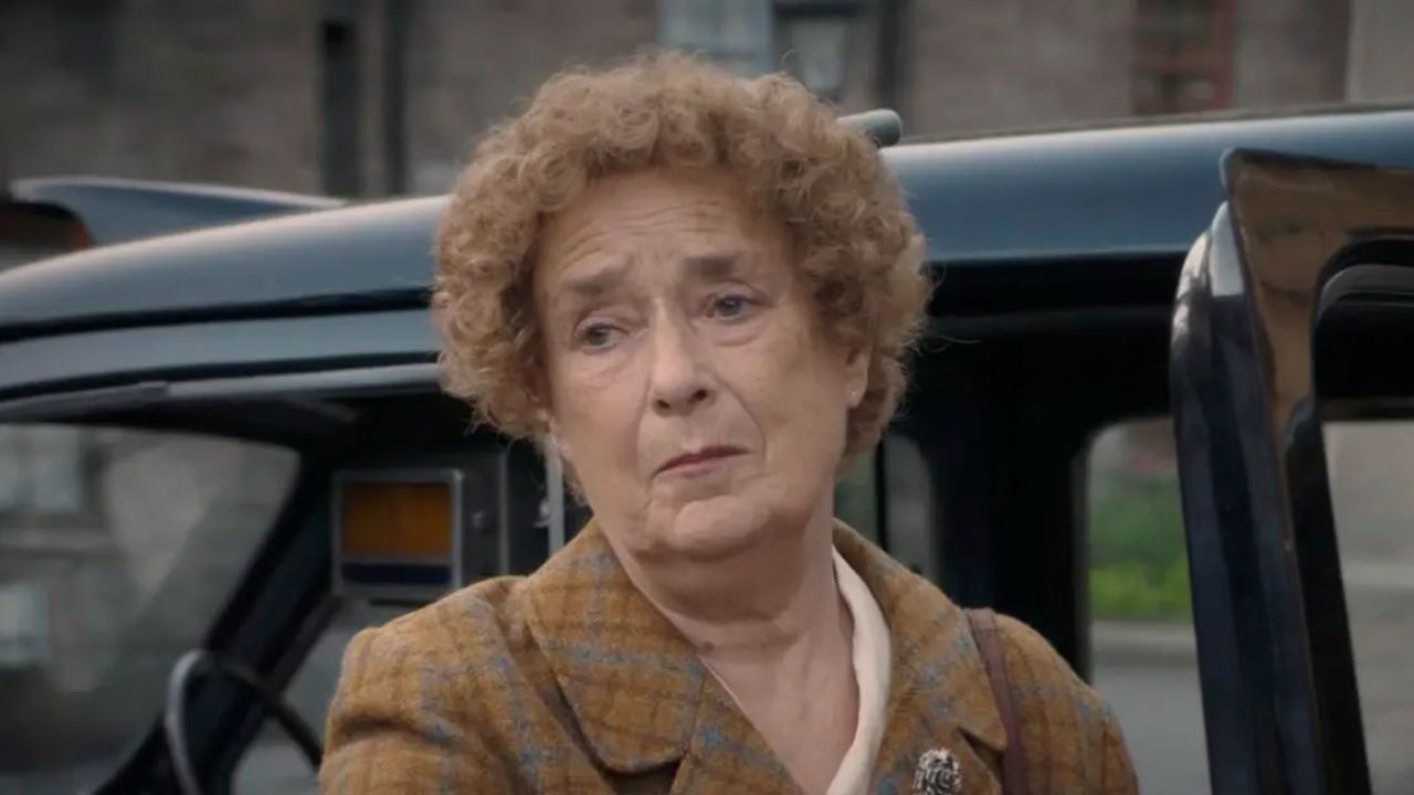 Linda Bassett looks thinner and frailer in the latest season of Call the Midwife. houseandwhips.com