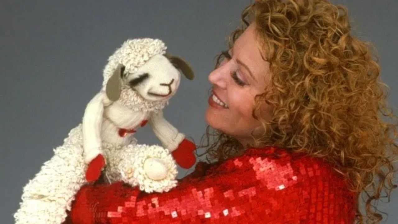 Mallory Lewis has not admitted to having plastic surgery on her face or her nose. houseandwhips.com