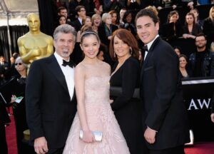 Hailee Steinfeld's Diverse Parents: Ethnicity, Race, Grandparents, Siblings