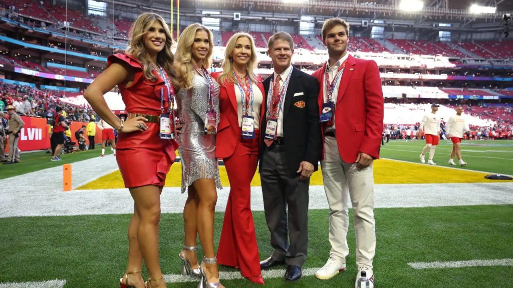 Clark Hunt's Family: Meet His Wife, Tavia Hunt, and 3 Kids