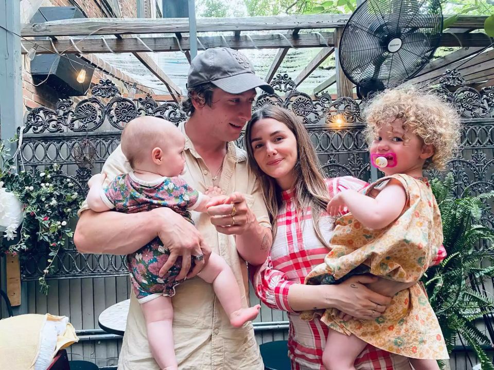 Jeremy Allen White with his ex-wife and their two kids.