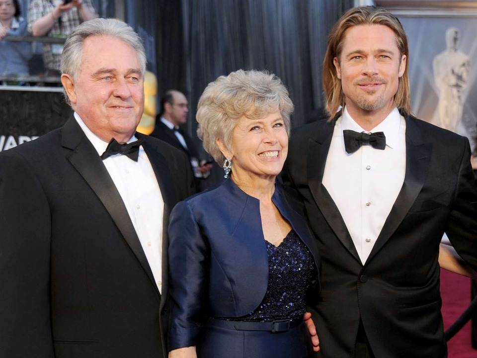 Brad Pitt with his parents.