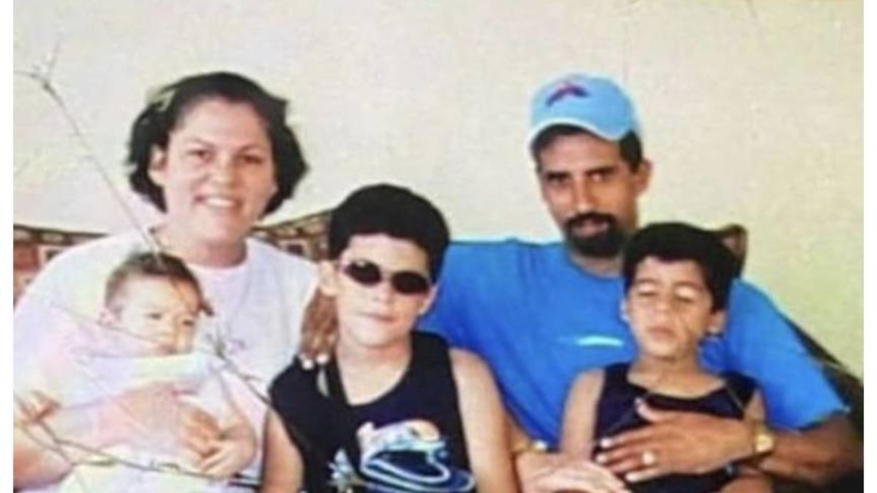 Bad Bunny's parents and siblings.