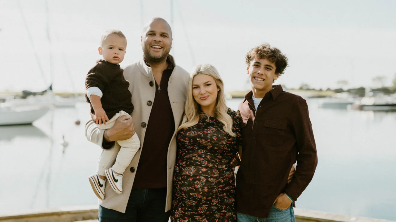 Shae Cornette with her husband and kids.